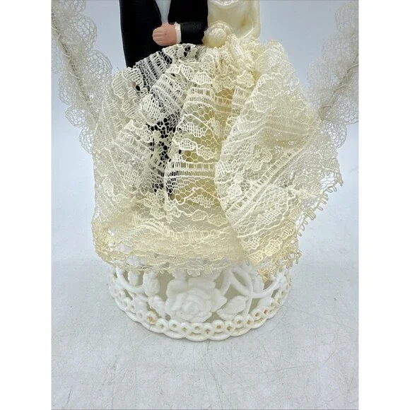 Wedding Cake Topper Bride Groom Lace Bell 1950s Vintage - Picture 3 of 16